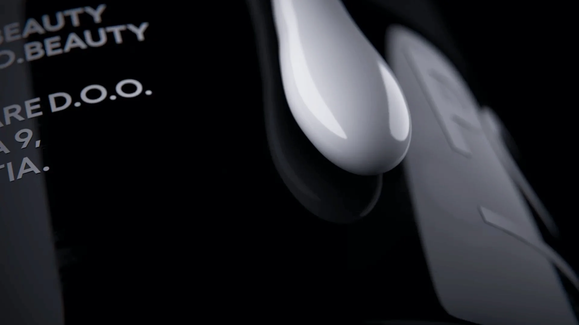 Pomalo — Cream closeup